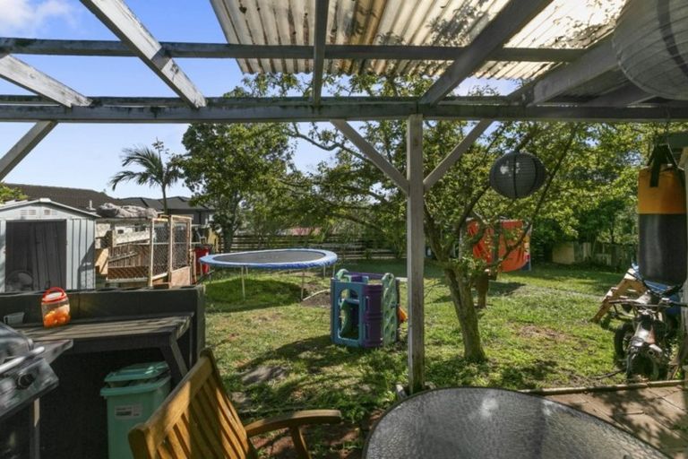 Photo of property in 15 Hydra Place, Glen Eden, Auckland, 0602