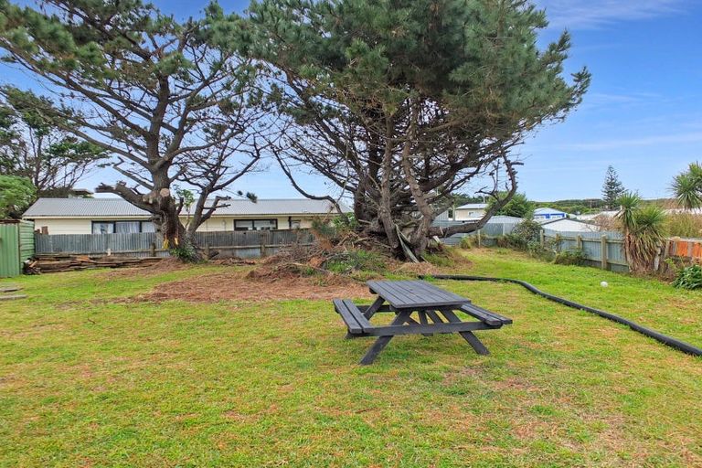 Photo of property in 4 Muritai Grove, Himatangi Beach, Foxton, 4891
