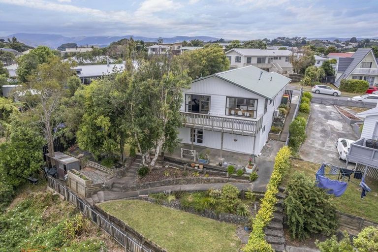 Photo of property in 10 Toporoa View, Ascot Park, Porirua, 5024