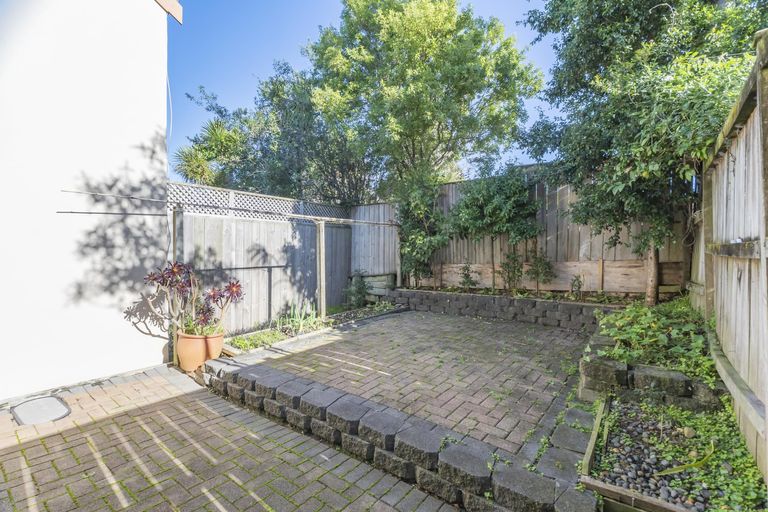 Photo of property in 11/57 Gladstone Road, Northcote, Auckland, 0627