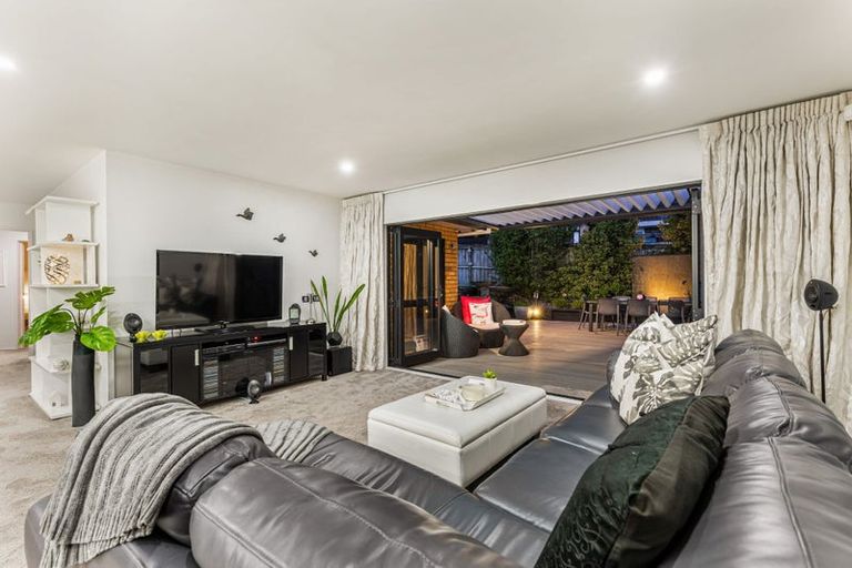 Photo of property in 36 Rhinevale Close, Henderson, Auckland, 0612