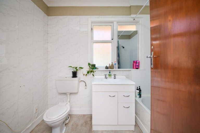 Photo of property in 8 Rewa Street, Takaro, Palmerston North, 4412