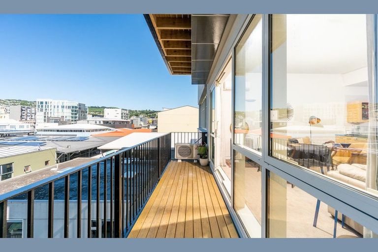 Photo of property in De Vere Apartments, 10/23 Tennyson Street, Te Aro, Wellington, 6011