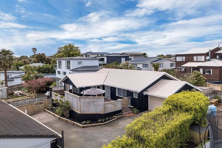 Photo of property in 2/108 Awaruku Road, Torbay, Auckland, 0630