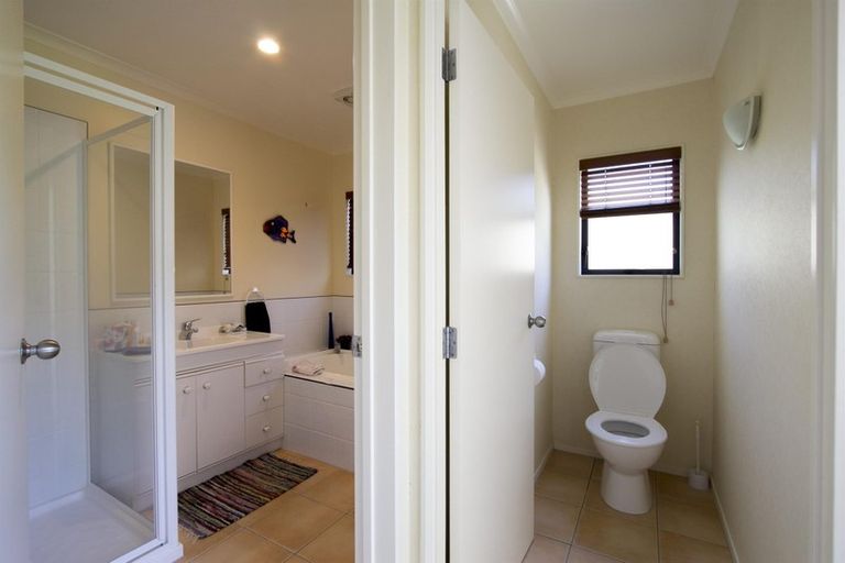 Photo of property in 99 Wade River Road, Stanmore Bay, Whangaparaoa, 0932