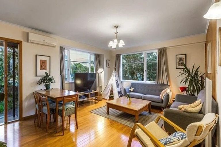 Photo of property in 20 Woodvale Road, Glen Eden, Auckland, 0602
