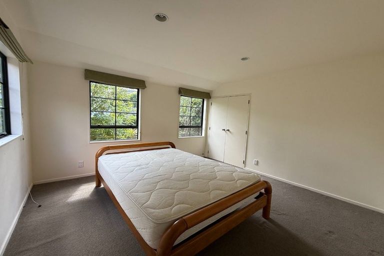 Photo of property in 2/119 Ocean View Road, Hillcrest, Auckland, 0627