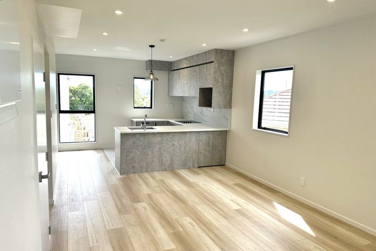 Photo of property in 4a/148 Lincoln Road, Henderson, Auckland, 0610