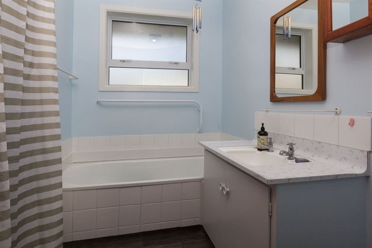 Photo of property in 2/185 Queenspark Drive, Parklands, Christchurch, 8083