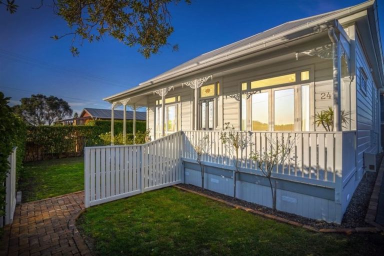 Photo of property in 249 Glenfield Road, Hillcrest, Auckland, 0627