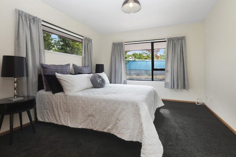 Photo of property in 2/49 Searells Road, Strowan, Christchurch, 8052