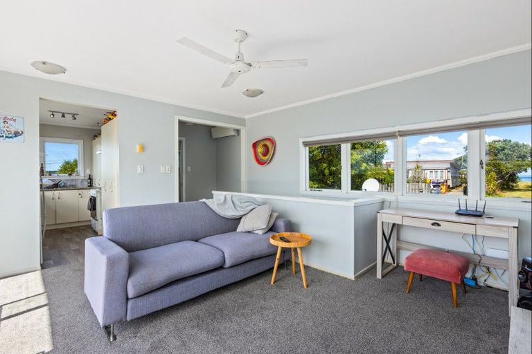 Photo of property in 1412 Whangaparaoa Road, Army Bay, Whangaparaoa, 0930
