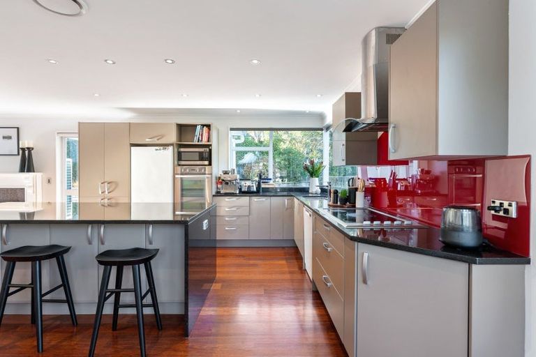 Photo of property in 69 Thatcher Crescent, Crofton Downs, Wellington, 6035