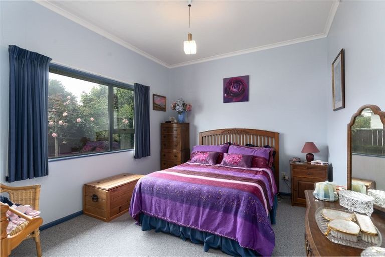 Photo of property in 1 Oak View Place, Greytown, 5712