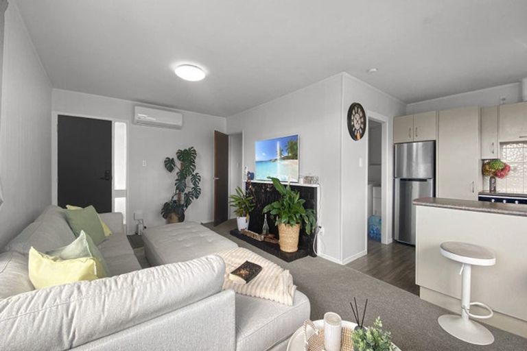 Photo of property in 345 Royal Road, Massey, Auckland, 0614