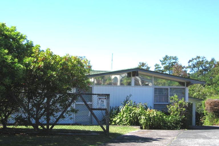 Photo of property in 22 Finlow Drive, Te Atatu South, Auckland, 0610