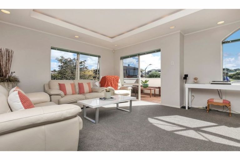 Photo of property in 12 Marlin Street, West Harbour, Auckland, 0618