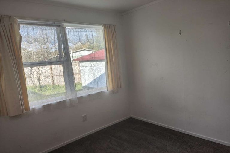 Photo of property in 41 Takapu Street, Henderson, Auckland, 0612