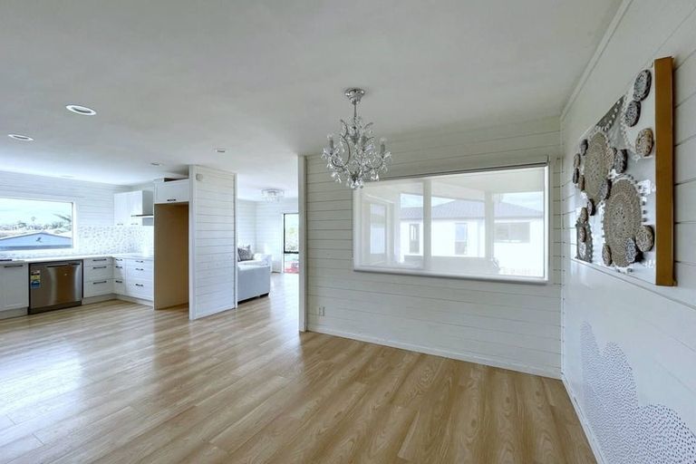 Photo of property in 7 Coubray Place, Botany Downs, Auckland, 2010