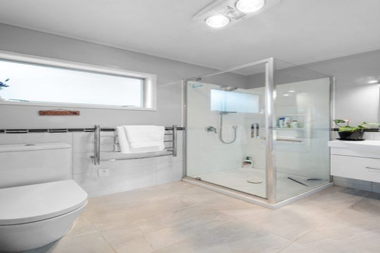 Photo of property in 1/5 Himalaya Drive, Half Moon Bay, Auckland, 2012