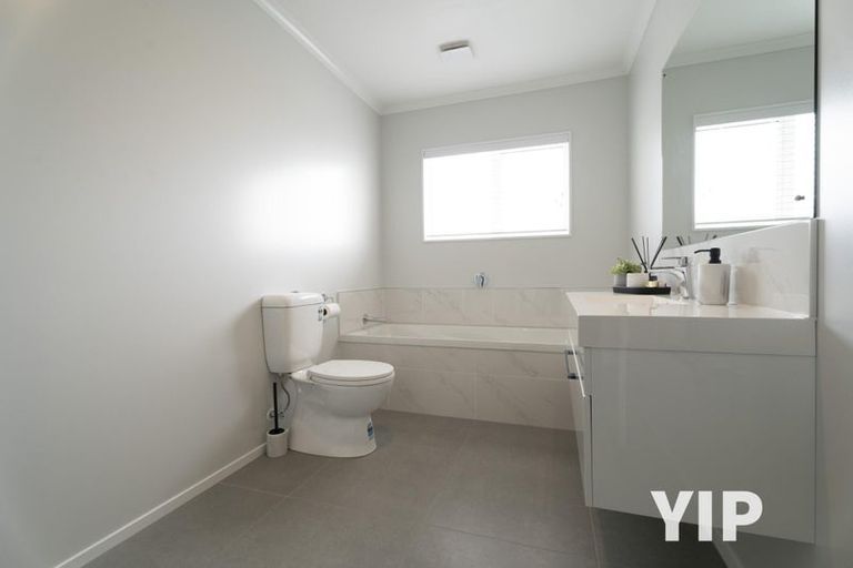 Photo of property in 14 Stony Hill Place, Grenada Village, Wellington, 6037