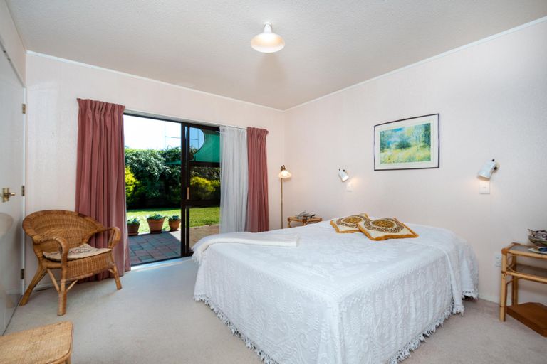 Photo of property in 52 Spence Road, Henderson, Auckland, 0612