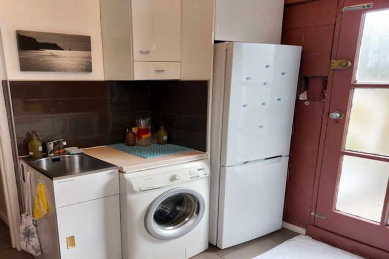 Photo of property in 4/162 Onewa Road, Northcote, Auckland, 0627