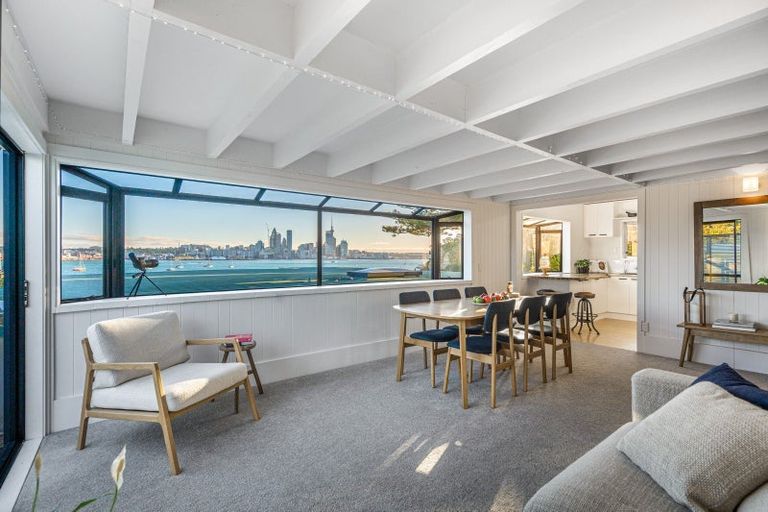 Photo of property in 5 Stanley Point Road, Stanley Point, Auckland, 0624