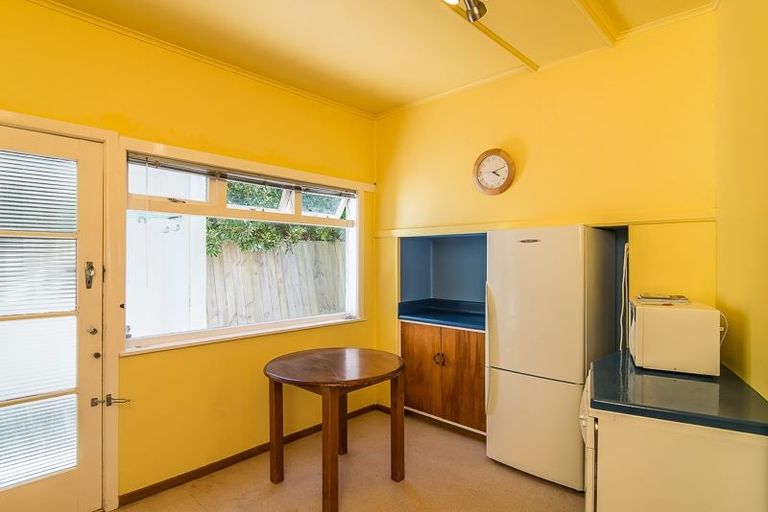 Photo of property in 118 Kelburn Parade, Kelburn, Wellington, 6012