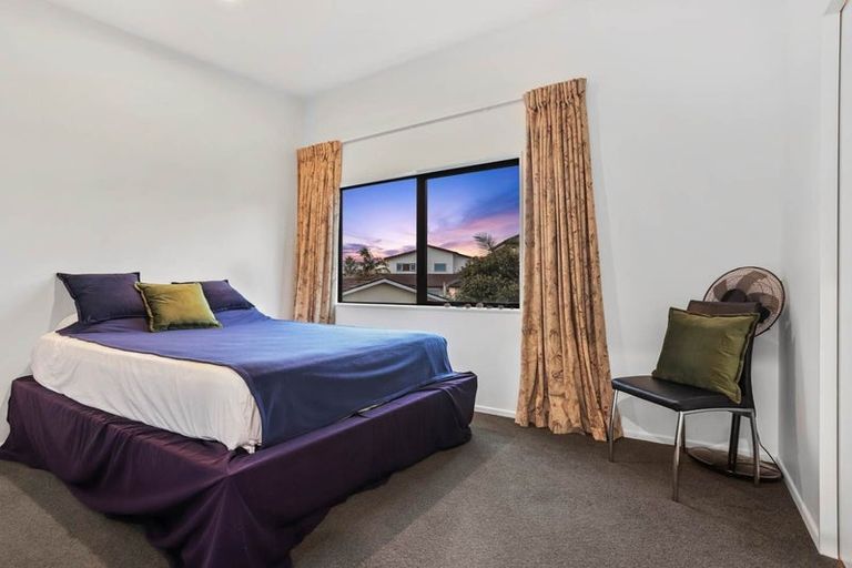 Photo of property in 4d Wattle Road, Sunnyvale, Auckland, 0612