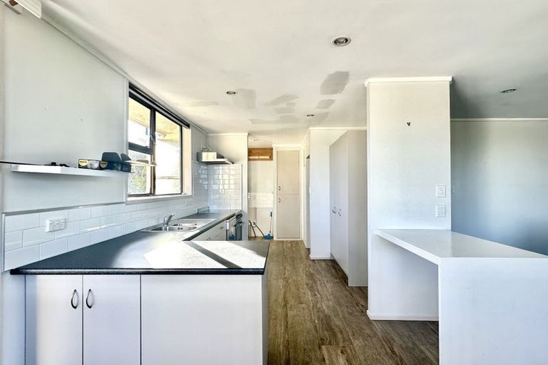 Photo of property in 10 Peter Terrace, Castor Bay, Auckland, 0620