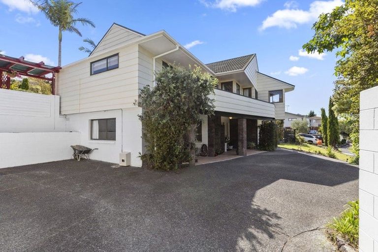 Photo of property in 203 Chelsea View Drive, Chatswood, Auckland, 0626