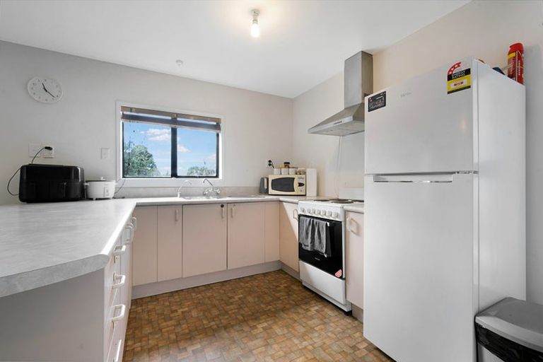 Photo of property in 2/191 Don Buck Road, Massey, Auckland, 0614