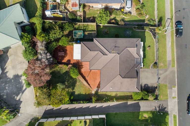 Photo of property in 9 Ambassador Glade, Orewa, 0931