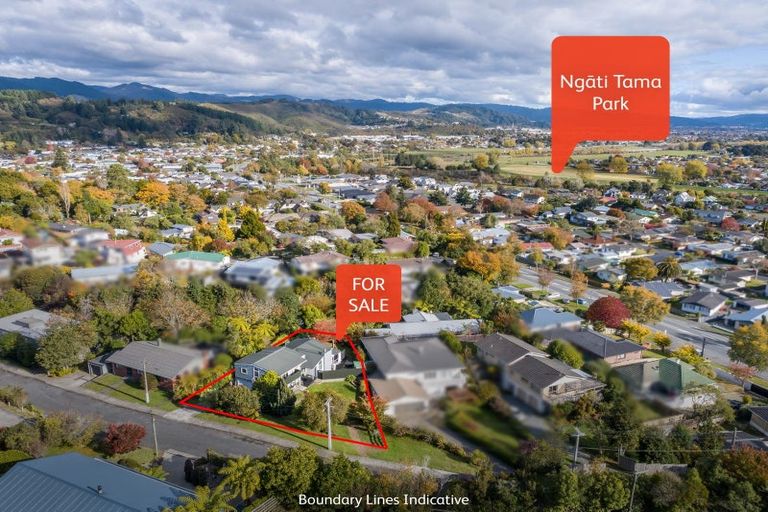 Photo of property in 8 Vista Crescent, Maoribank, Upper Hutt, 5018