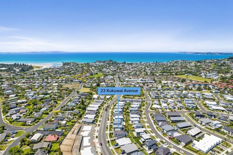 Photo of property in 23 Kukuwai Avenue, Red Beach, 0932