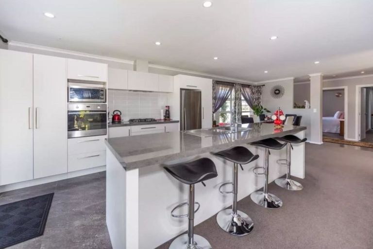 Photo of property in 21 Shillingford Boulevard, Rolleston, 7615