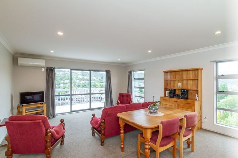 Photo of property in 32 Speldhurst Grove, Stokes Valley, Lower Hutt, 5019