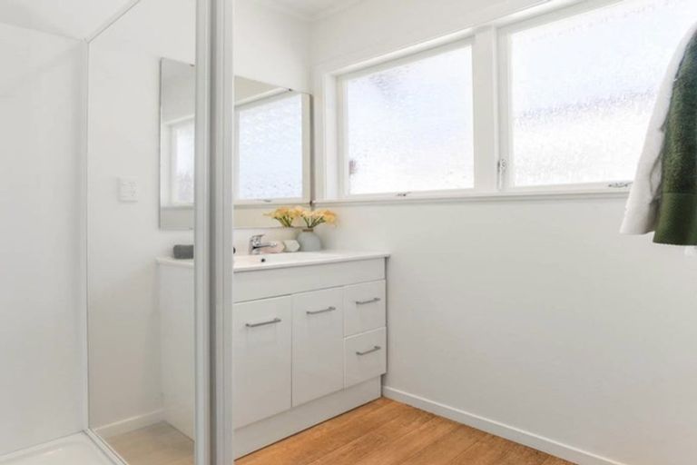 Photo of property in 2/8 Paul Place, Pakuranga, Auckland, 2010