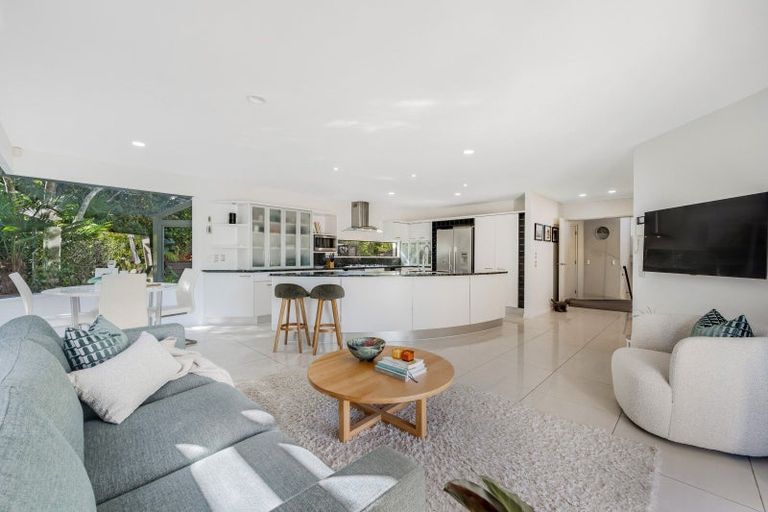 Photo of property in 24 Santa Cruz Drive, Shamrock Park, Auckland, 2016