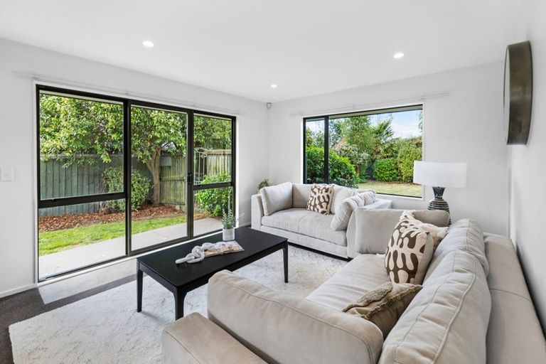 Photo of property in 15 Harrys Way, Redwood, Christchurch, 8051