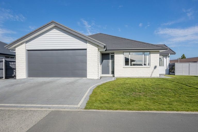Photo of property in 13 Saint Vincent Way, Waikanae, 5036