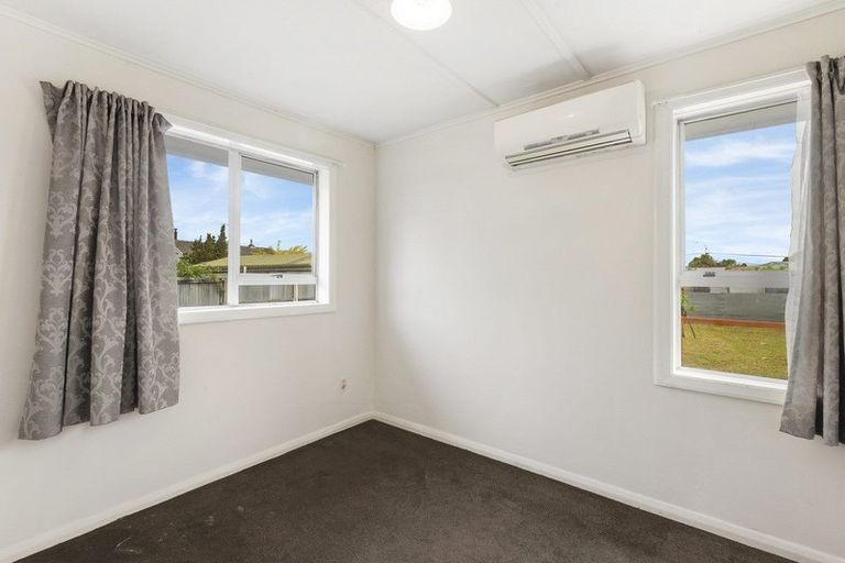 Photo of property in 5 Merrington Crescent, Aranui, Christchurch, 8061