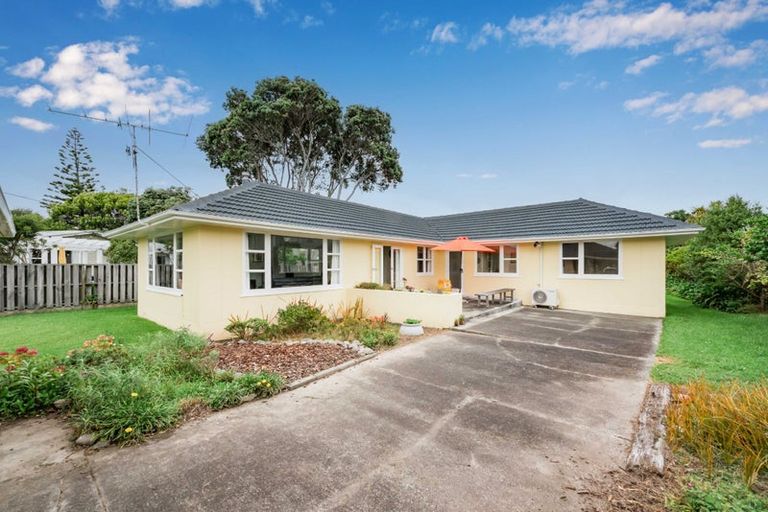 Photo of property in 22 Hohiria Street, Waikanae Beach, Waikanae, 5036