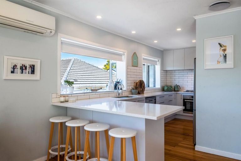 Photo of property in 1/16 Waratah Street, Birkenhead, Auckland, 0626