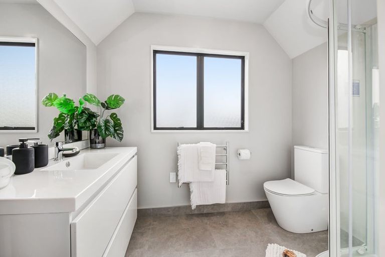 Photo of property in 1/6 Duncansby Road, Stanmore Bay, Whangaparaoa, 0932