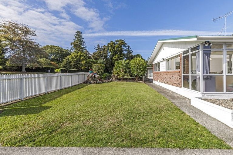 Photo of property in 14 Dennis Avenue, Hillpark, Auckland, 2102
