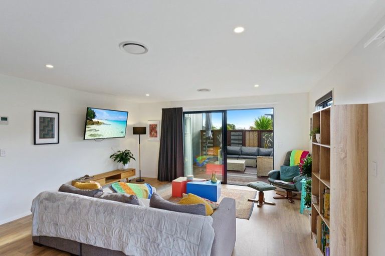 Photo of property in 14 Seagrass Place, Otaki Beach, Otaki, 5512