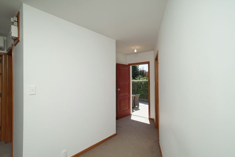 Photo of property in 80 Avonhead Road, Avonhead, Christchurch, 8042