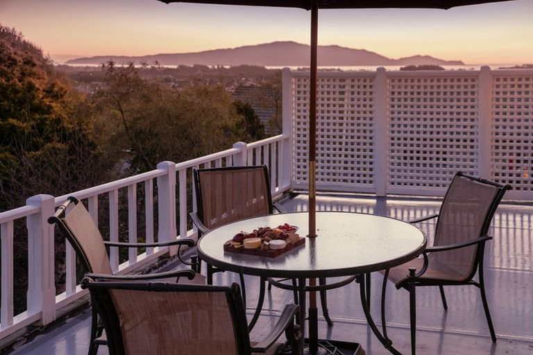 Photo of property in 105 Winara Avenue, Waikanae, 5036